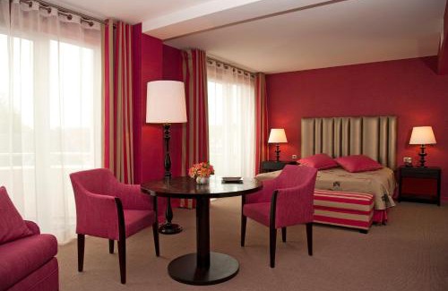 Solesmes Hotel | Grand Hôtel de Solesmes - Teritoria