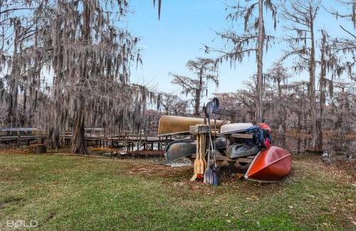Uncertain House | Grand Harbor Waterfront- Caddo Lake Wcanoes