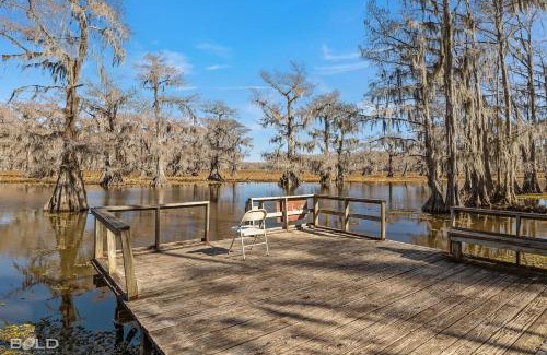 Uncertain House | Grand Harbor Waterfront- Caddo Lake Wcanoes