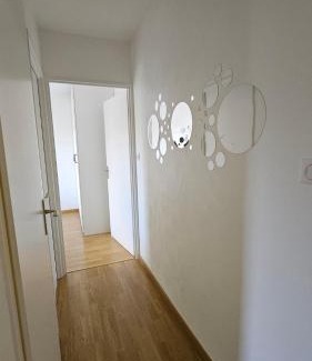 Bourroches Apartment | Grand havre de paix avec balcon & verdure