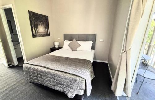 Mount Morgan Hotel | Grand Hotel Mount Morgan