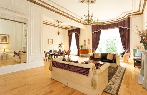 Kelvinbridge Apartment | Grand in the Park