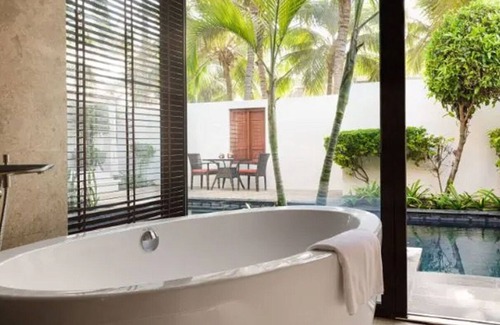 Salalah Hotel | Grand Lanai! Spacious Accommodation w/Garden View & Pool! Direct Beach Access!