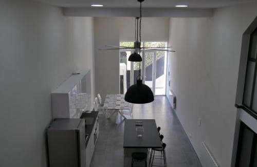 Beausoleil Apartment | GRAND LOFT chic et moderne, déco industrielle