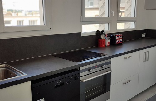 Downtown Le Havre Apartment | Grand Logement Rénové, 84 m2, 5 Personnes, à 100 m de la Gare et du Tramway