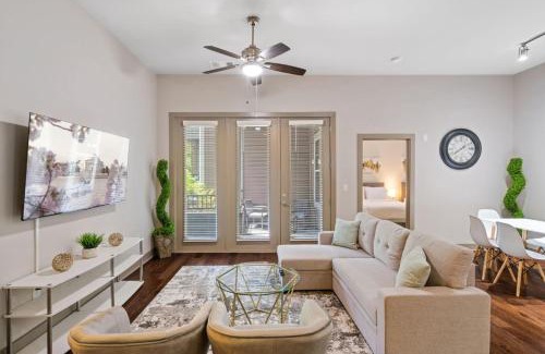 Woodbridge Apartment | Grand Luxury Premium Vaulted Ceilings