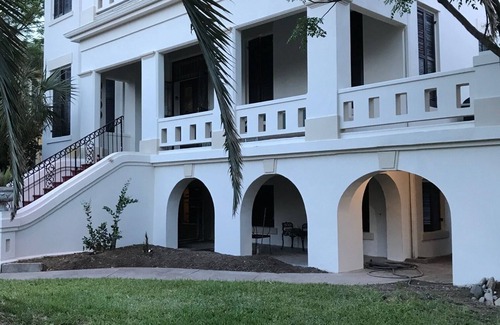 Galveston Apartment | Grand Manor Historic Mansion Bird of Paradise Suite