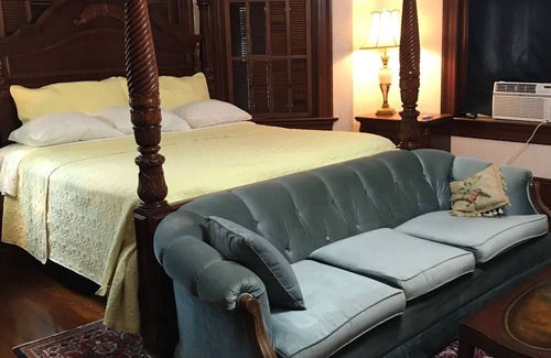 Galveston Apartment | Grand Manor Historic Mansion Bird of Paradise Suite