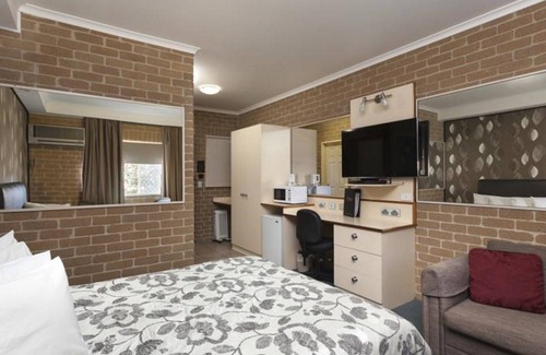 Queanbeyan East Hotel | Grand Manor Motor Inn - Queanbeyan