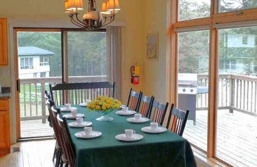 Seguin Cabin | Grand Muskokan Cottage - Maximum 14 guests