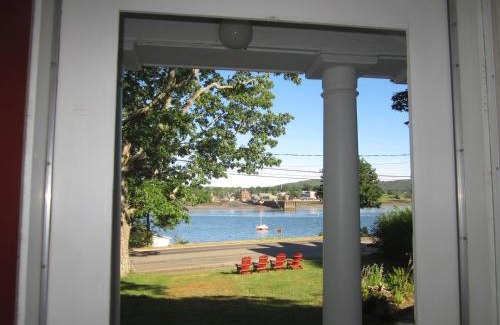 Granville Ferry Bed & Breakfast | Grand Oak Manor Bed and Breakfast