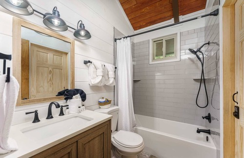 Chalet Village Cabin | Grand Ole Chalet:Mt Views,Fireplace,Firepit,Arcade