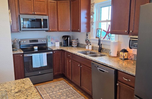 Farrow Shores House | GRAND OPENING DISCOUNTED RATES through December! PETS stay FREE!