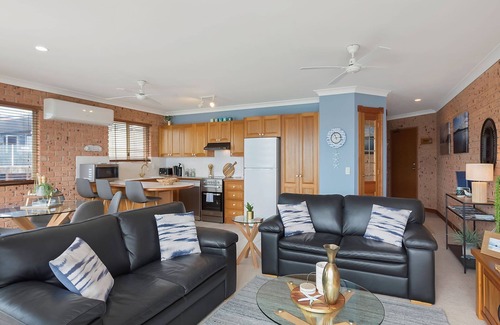 Narooma Apartment | Grand Pacific 2 Unit 4 -Omaroo - First Floor