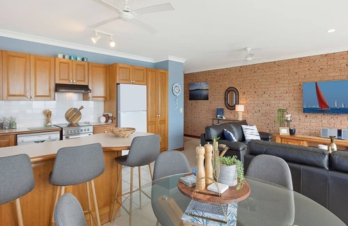 Narooma Apartment | Grand Pacific 2 Unit 4 -Omaroo - First Floor