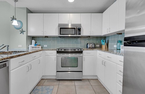 Panama City Beach Condo | Grand Panama Resort, Updated, 2 Beach Chairs & Umbrella Included!