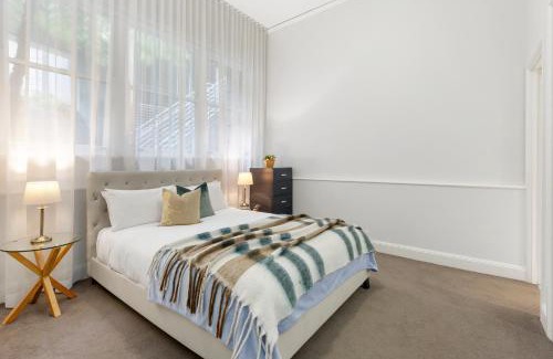 Docklands Apartment | Grand Resort Apartment w Pool, Car Park on Spencer