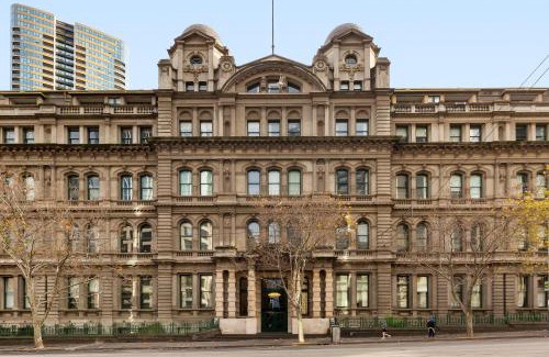 Docklands Apartment | Grand Resort Apartment w Pool, Car Park on Spencer