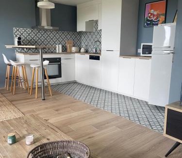 Benerville-sur-Mer Apartment | Grand rez de jardin-terrasse avec vue sur la mer - 2 chambres