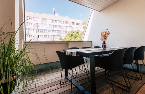 Zentrum-Ost Apartment | *Grand Rooftop* 4-room apartment with kitchen and terrace - Luga Homes -