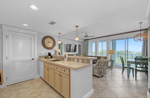 Baytowne Wharf Condo | Grand Sandestin by Baytowne Wharf Village at Sandestin Golf & Beach Resort.