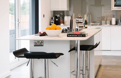 Solihull House | ★Grand & Spectacular 5-bed sleeps 14- centre of Solihull, NEC,JLR, Resorts World