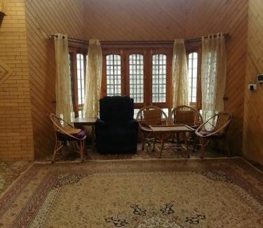 Srinagar Apartment | Grand Stone&Wood 3 Room Mansion