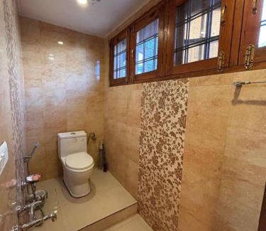 Srinagar Apartment | Grand Stone&Wood 3 Room Mansion
