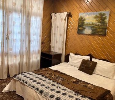 Srinagar Apartment | Grand Stone&Wood 3 Room Mansion