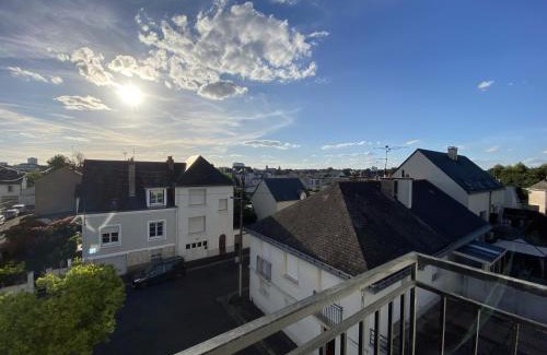La Fuye-Velpeau Apartment | Grand studio calme avec balcon & parking gratuit
