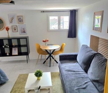 Epinay-sur-Seine Apartment | Grand studio cosy proche Paris