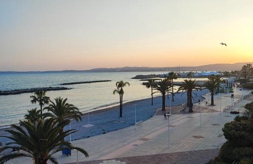 Saint-Laurent-du-Var Apartment | Grand studio bord de mer- accès direct aux plages