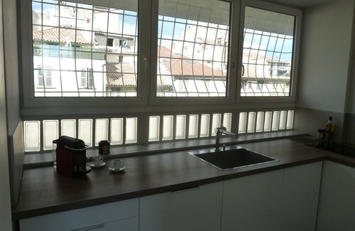 Old Town Apartment | Grand T1 Design of the port of Toulon. Magnificent views of the sea.