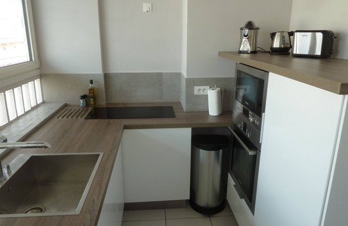 Old Town Apartment | Grand T1 Design of the port of Toulon. Magnificent views of the sea.