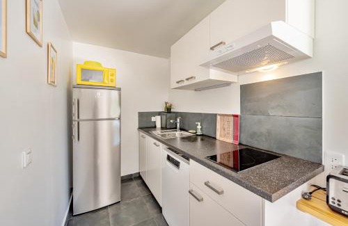 Hyeres Apartment | Grand T2 Clim & Wifi en Rez de villa proche mer