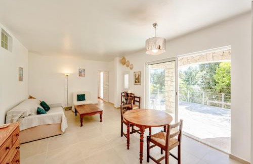 Hyeres Apartment | Grand T2 Clim & Wifi en Rez de villa proche mer