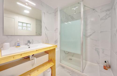 Hyeres Apartment | Grand T2 Clim & Wifi en Rez de villa proche mer