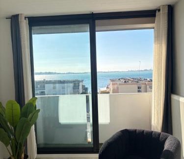 Balaruc-les-Bains Apartment | Grand T2 cosy et lumineux face à l'étang