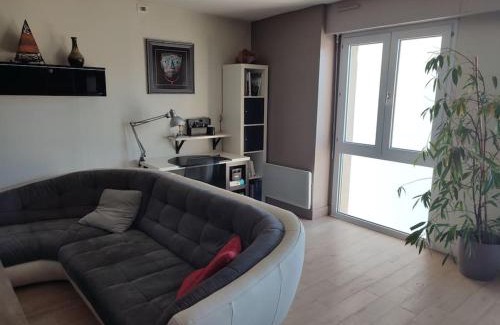 Viarme Apartment | Grand T2 lumineux avec parking