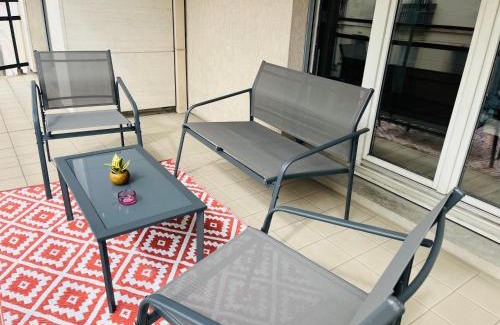 Faubourg North Apartment | Grand T2 - Terrasse - Centre ville - Gare - Darcy