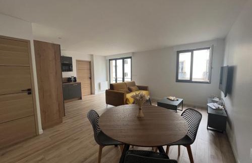 Faubourg North Apartment | Grand T2 - Terrasse - Centre ville - Gare - Darcy