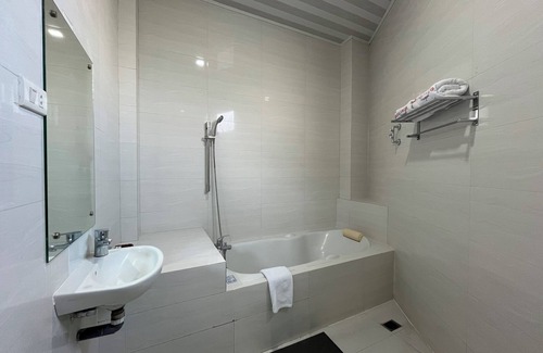 Parapat Hotel | Grand Tamaro Hotel