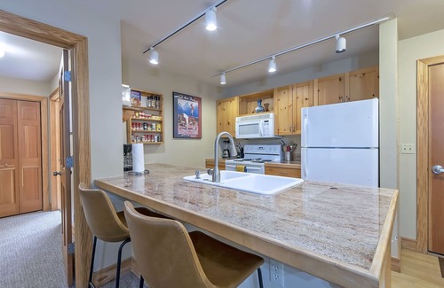 Driggs Condo | Grand Teton & Yellowstone! Hot tubs & Gym! Clean & Updated & Close to Driggs!