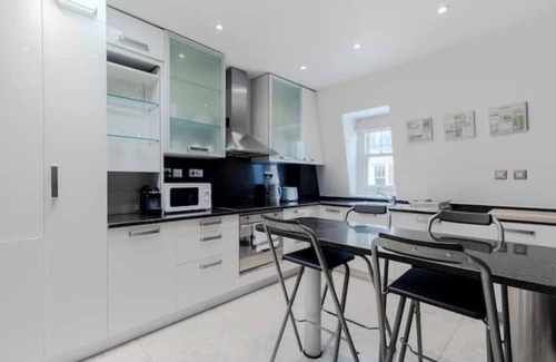 Soho Apartment | Grand Top Floor Penthouse In Fitzrovia