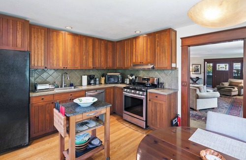North Park House | Grand Treetop Suite at Resort-like Estate. steps to Balboa Park & Zoo