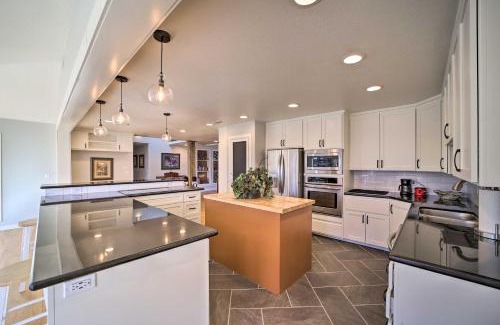 Tulsa House | Grand Tulsa Getaway with Private Pond, Dock and Deck