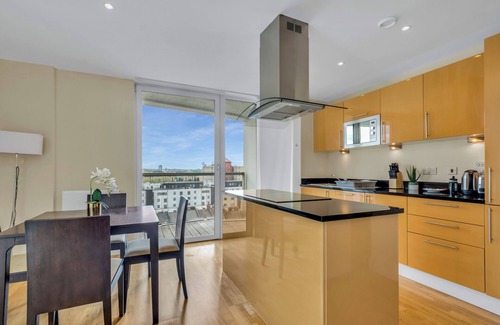 Isle of Dogs Apartment | Grand Two Bedroom Apartment in Canary Wharf