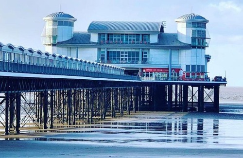 Weston-super-Mare House | Grand Victoria Seaside Beauty, Stones-Throw from the Beach