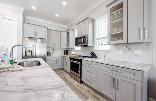 Long Beach House | Grand View Beach House 5BR 4BA HOUSE SLPS 18 CROSS STREET TO BEACH!