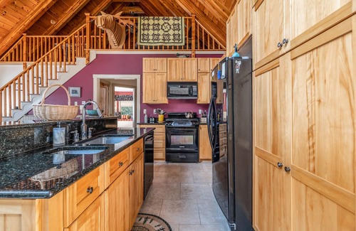 Beaver Cove Cottage | Grand View Lakefront Cottage - Amazing Sunset Views